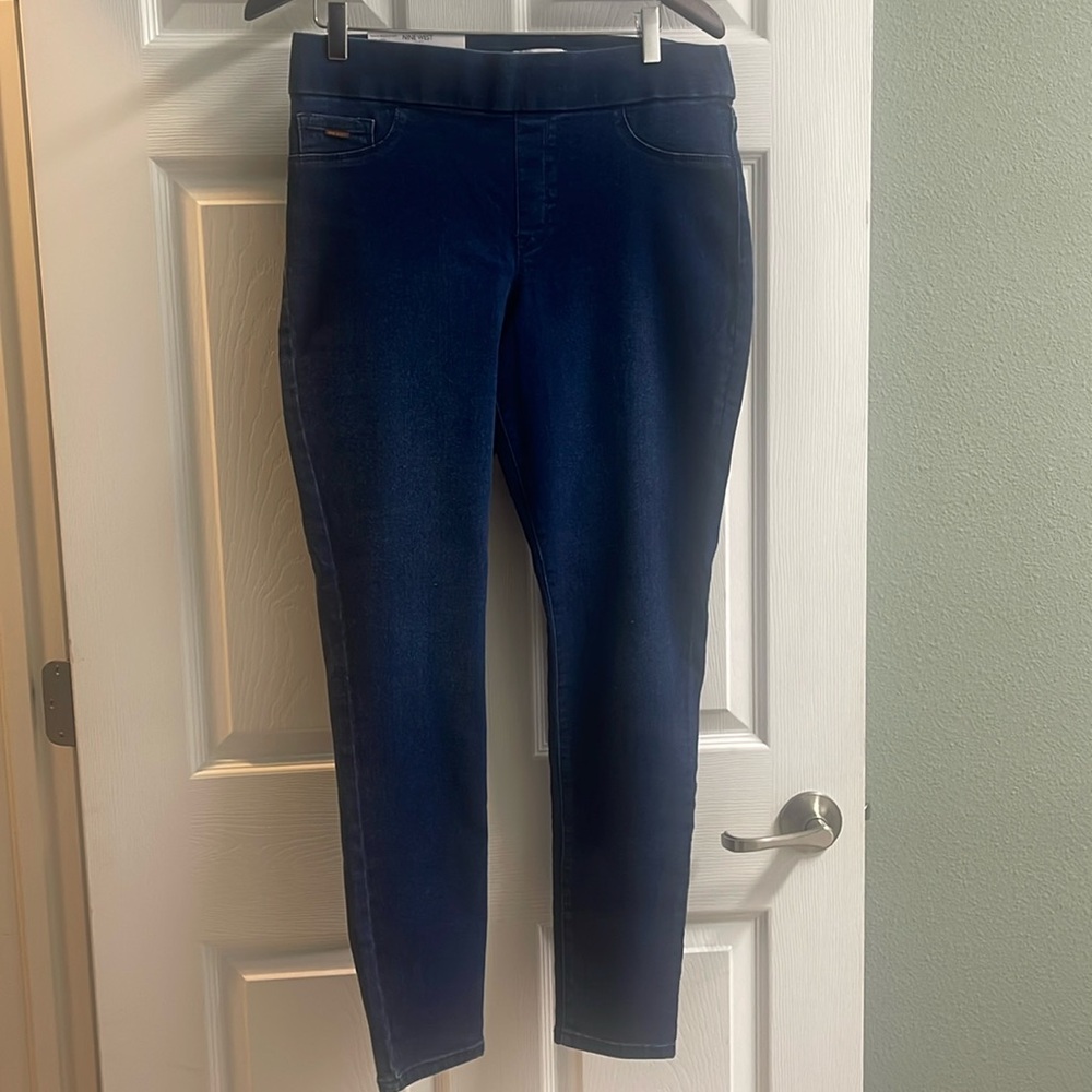 NWT Nine West pull on jeans